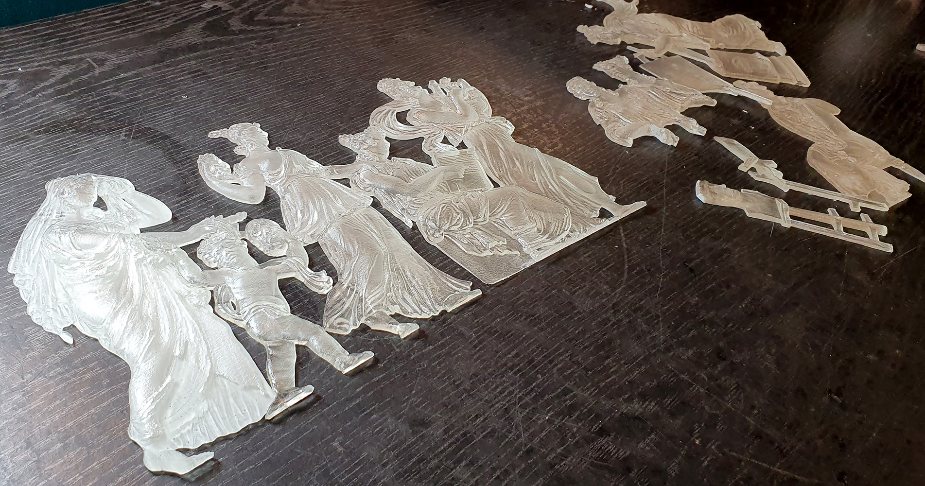 Rzeźby i płaskorzeźby w druku 3D jako elementy ozdobne kominka